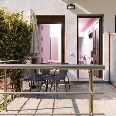 Apartment House Rousko Sykia